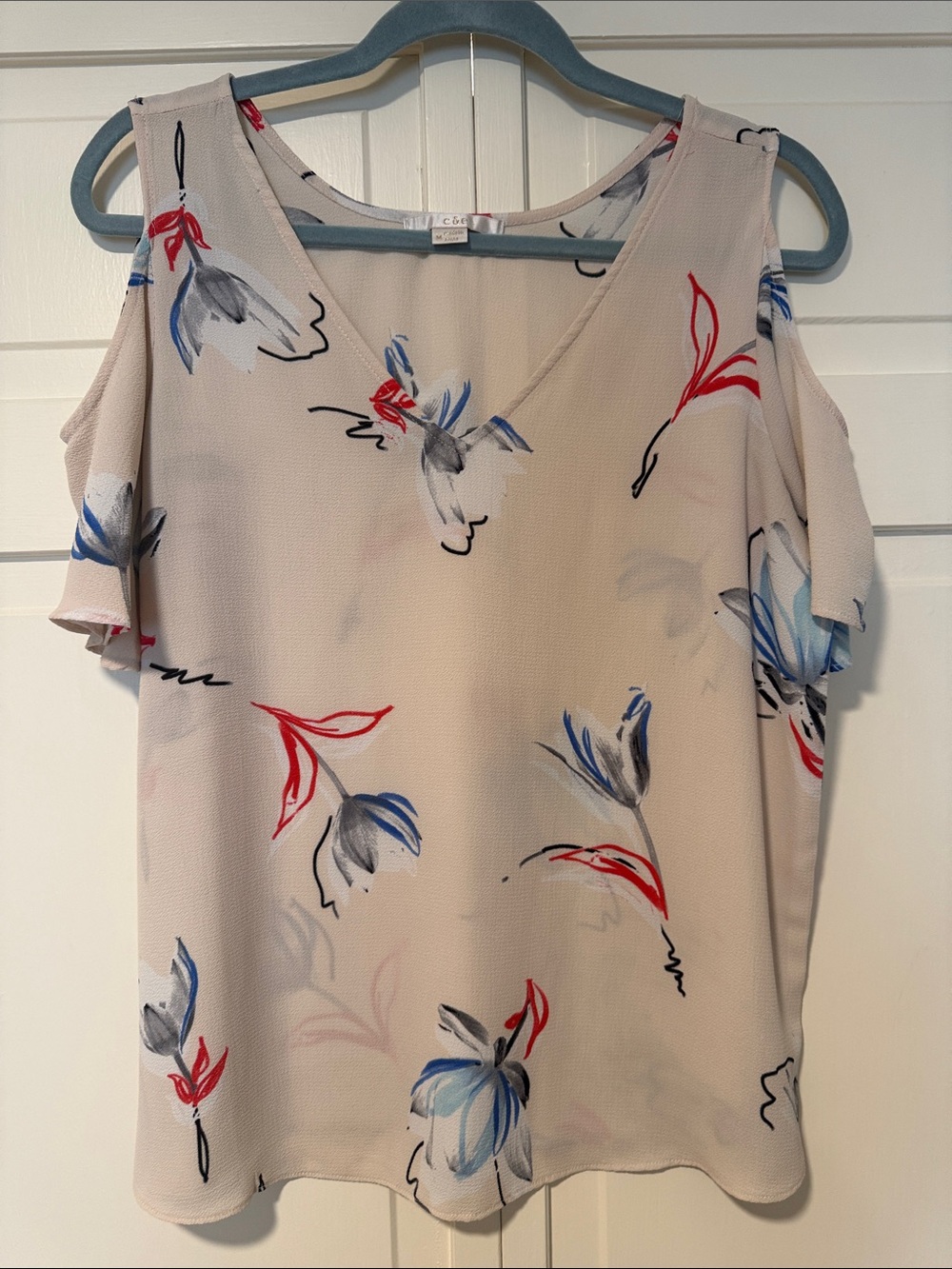 C&E Women’s beige Floral Cold-Shoulder Lightweight Blouse V-Neck size medium